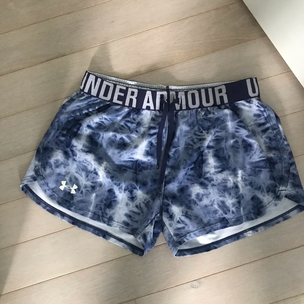 Under Armour Women’s Shorts Size X-Small 2-robe Blue Tie Die Like New Condition
